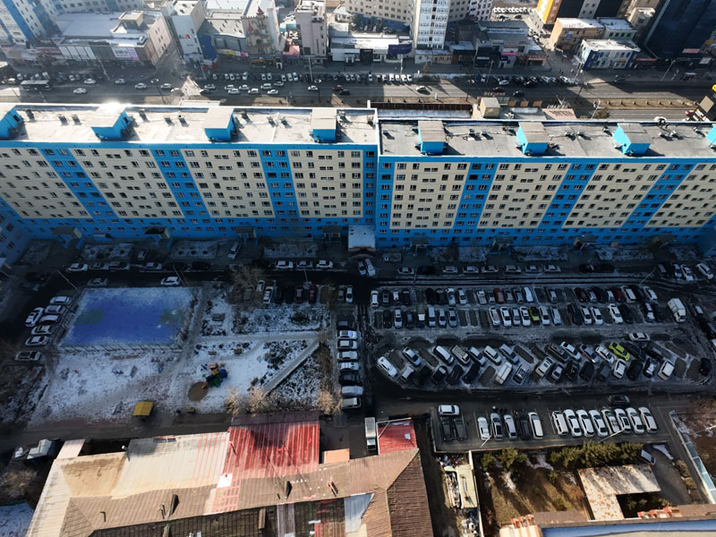 Баянгол дүүргийн 14 дүгээр хорооны 13Б, 13В байрын фасад, дулаалга, дээврийг засварлажээ